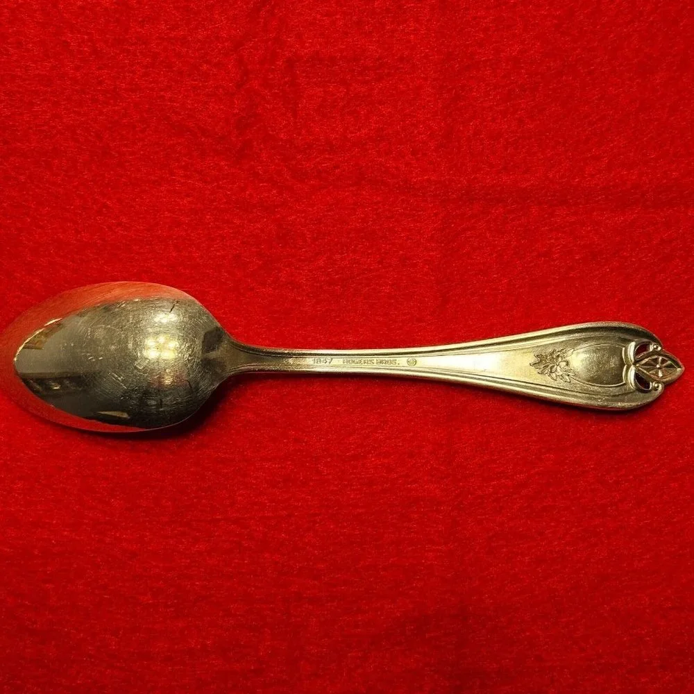 1847 Rogers Bros Silver-Plate Silverware - Lot‎ of 5 Dessert Spoons